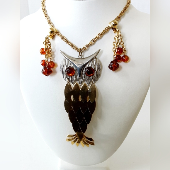 VTG Articulated Owl Pendant Gold Tone Necklace and Earrings - Picture 2 of 9